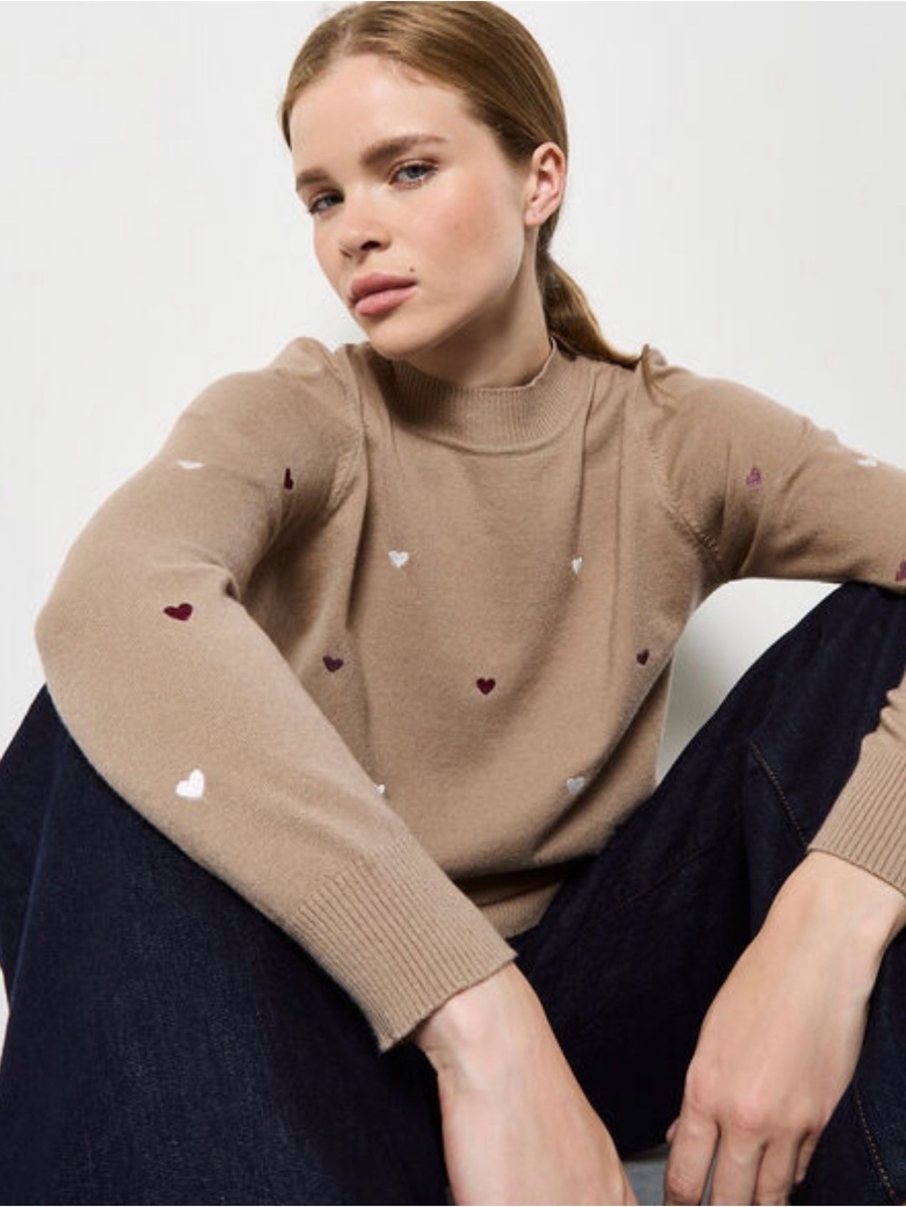 APRICOT 🍑- Women’s Burgundy Heart-Print Sweater